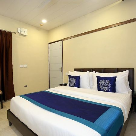 Capital O 9822 Hotel Seven Chandigarh Bagian luar foto