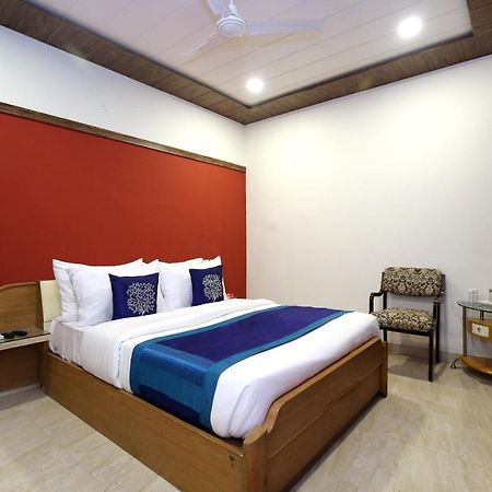 Capital O 9822 Hotel Seven Chandigarh Bagian luar foto
