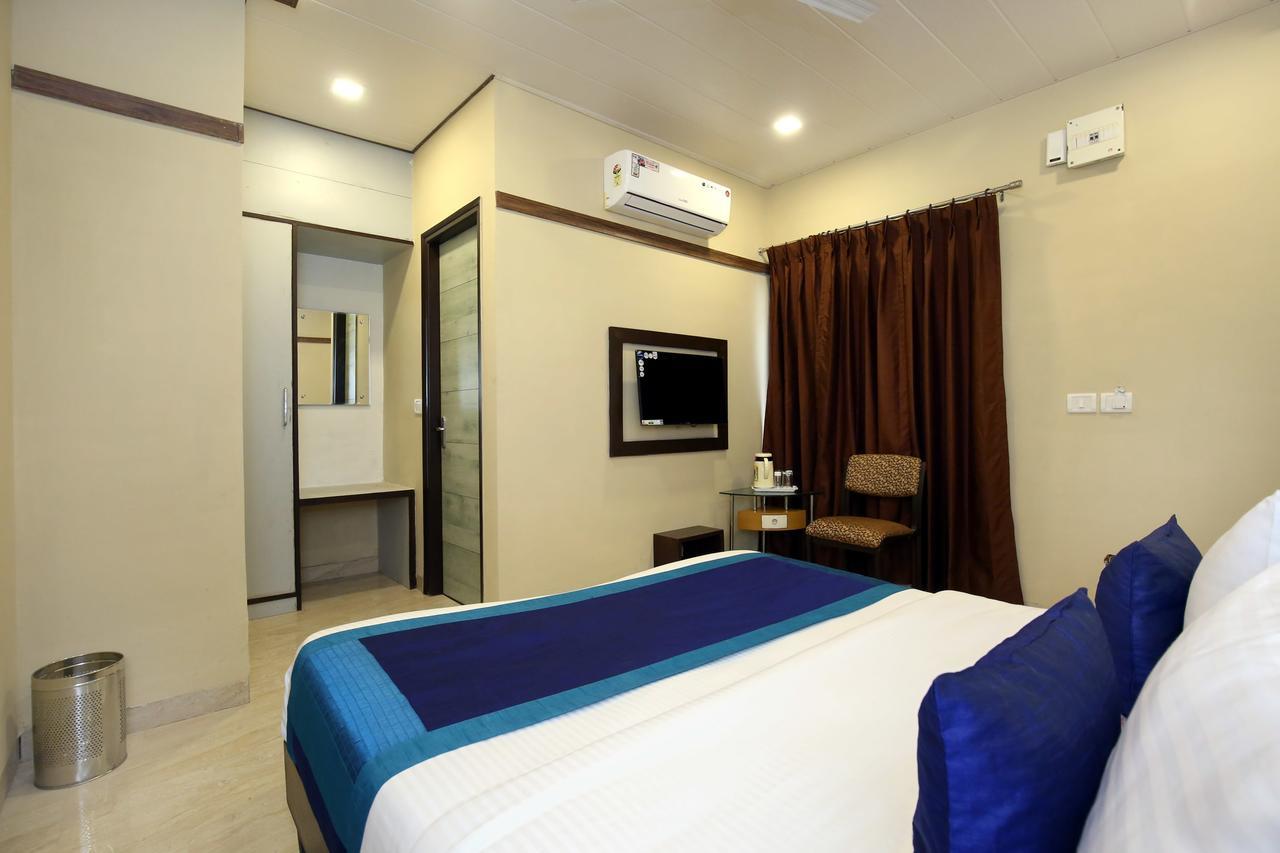 Capital O 9822 Hotel Seven Chandigarh Bagian luar foto