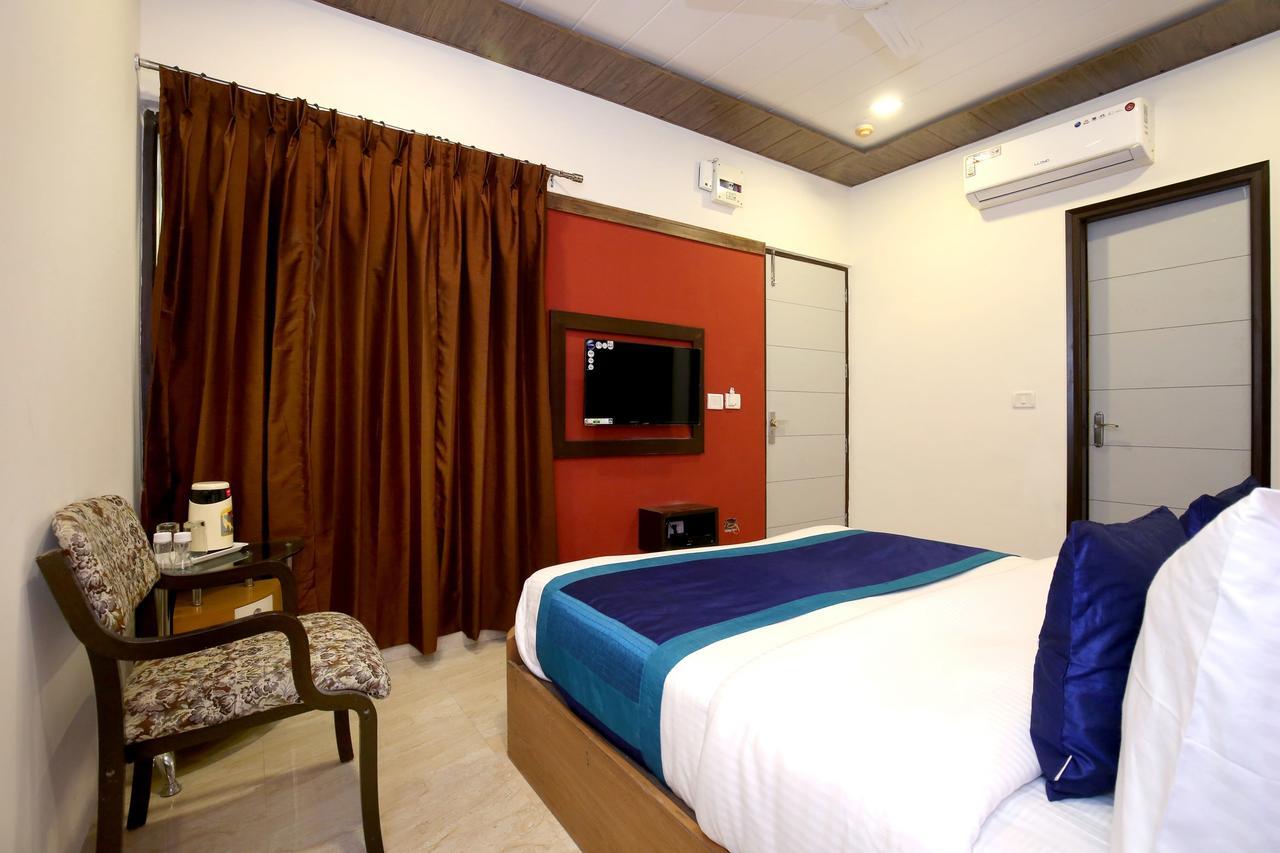 Capital O 9822 Hotel Seven Chandigarh Bagian luar foto