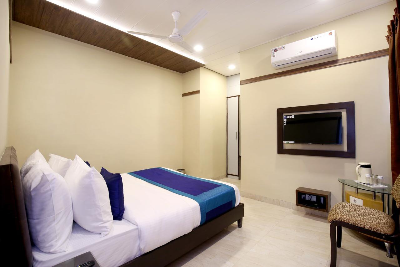 Capital O 9822 Hotel Seven Chandigarh Bagian luar foto