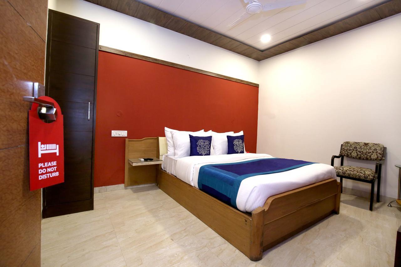 Capital O 9822 Hotel Seven Chandigarh Bagian luar foto