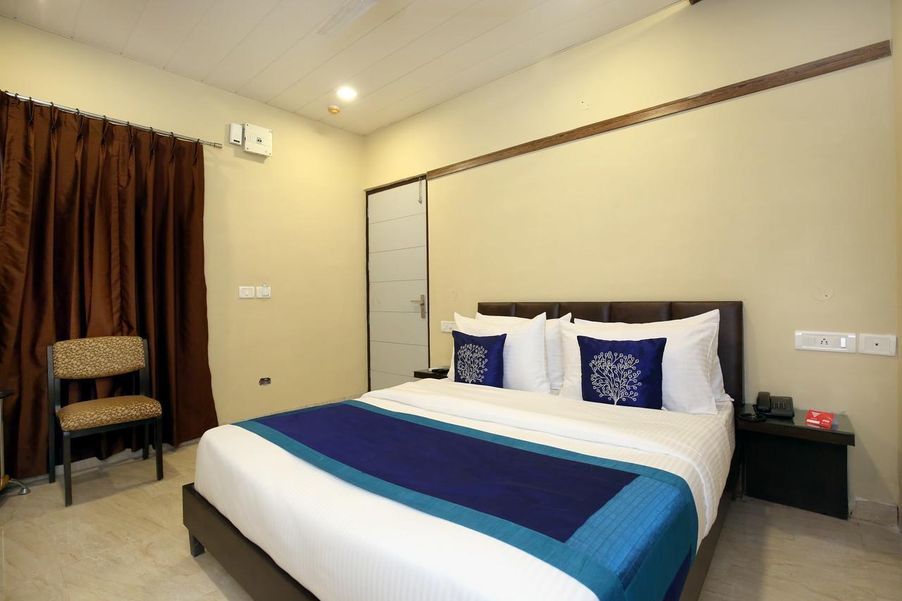 Capital O 9822 Hotel Seven Chandigarh Bagian luar foto