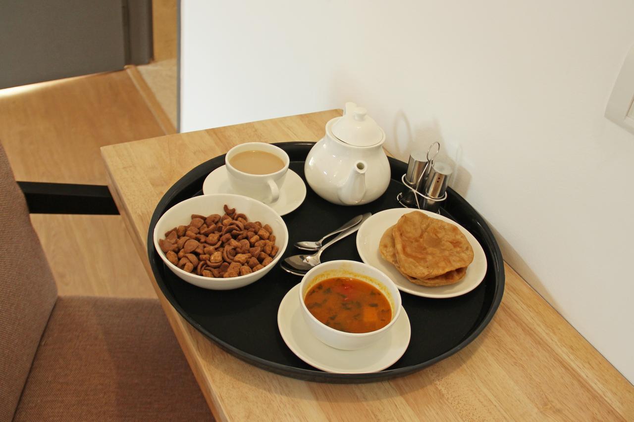 Capital O 9822 Hotel Seven Chandigarh Bagian luar foto