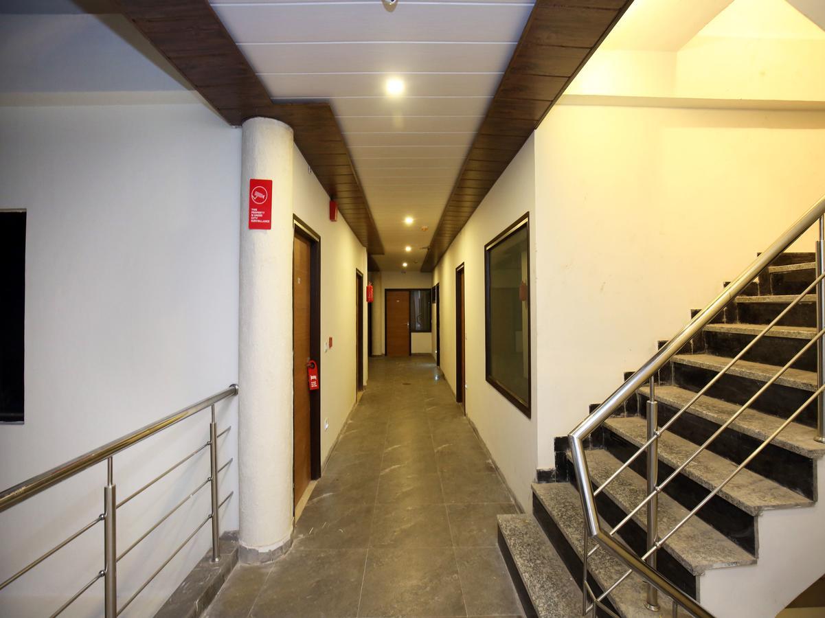 Capital O 9822 Hotel Seven Chandigarh Bagian luar foto