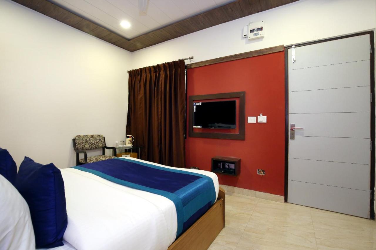 Capital O 9822 Hotel Seven Chandigarh Bagian luar foto