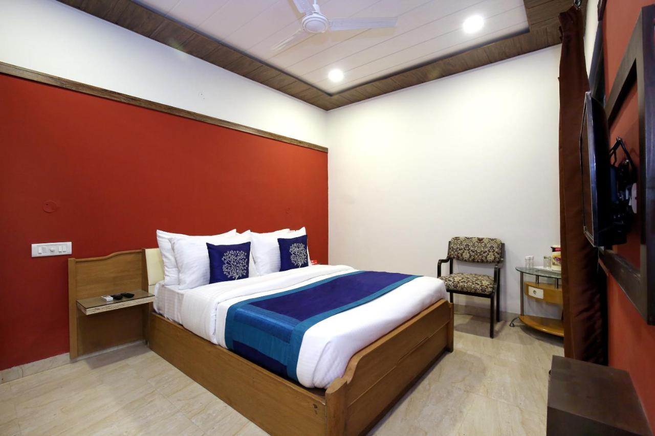Capital O 9822 Hotel Seven Chandigarh Bagian luar foto